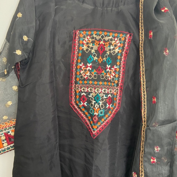 3 piece suit fancy embroidered mirrored like new shalwar kameez - Picture 7 of 8